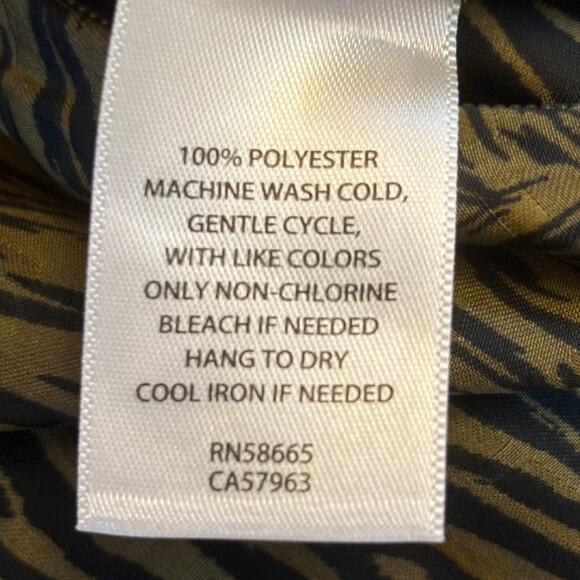 Halogen NWT Twist Front Top In Olive Black Splice Animal-Size Small - Picture 6 of 6